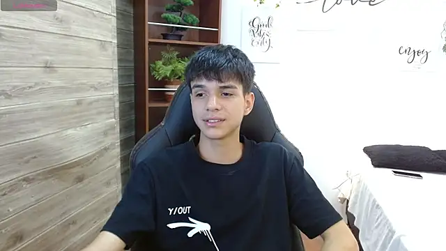 Snapshot of maxim_rod chatting on 24, 4, 2026 maxim rod online show from 24, 4, 2026
