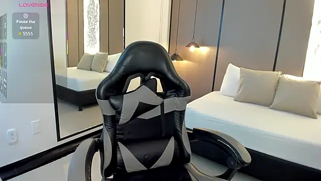 Snapshot of aisha_hart_ chatting on 10, 4, 2026 aisha hart online show from 10, 4, 2026