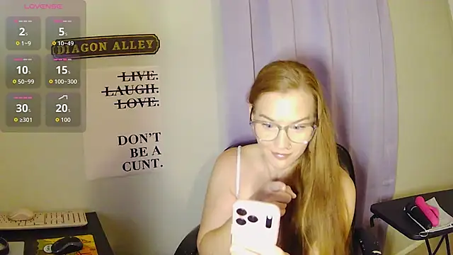 Snapshot of RoxyRedXO12 chatting on 30, 4, 2026 RoxyRedXO12 online show from 30, 4, 2026