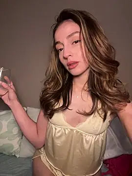 Snapshot of CamilaaLove chatting on 16, 4, 2026 CamilaaLove online show from 16, 4, 2026
