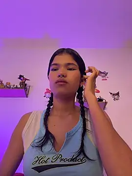 Snapshot of Emycarver09_ chatting on 7, 5, 2026 Emycarver09 online show from 7, 5, 2026
