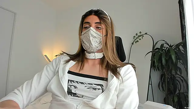 Snapshot of LilyReina chatting on 20, 4, 2026 LilyReina online show from 20, 4, 2026