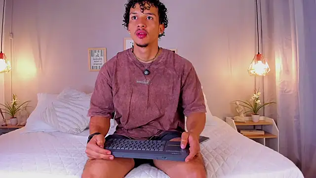 Snapshot of dominik_drake chatting on 7, 7, 2026 dominik drake online show from 7, 7, 2026