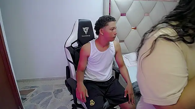 Snapshot of Exotic_big_ chatting on 5, 4, 2026 Exotic big online show from 5, 4, 2026