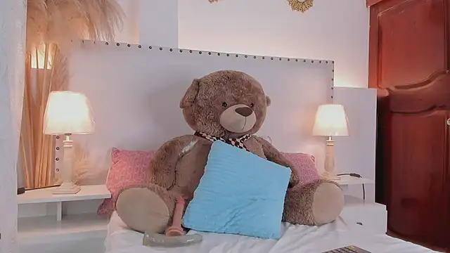 Snapshot of madisson__Stone chatting on 11, 6, 2026 madisson Stone online show from 11, 6, 2026