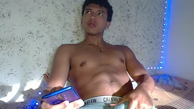 Snapshot of tonydesire_ chatting on 15, 4, 2026 tonydesire online show from 15, 4, 2026