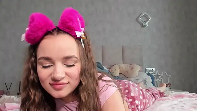 Snapshot of AlinaLuxxx chatting on 23, 4, 2026 AlinaLuxxx online show from 23, 4, 2026