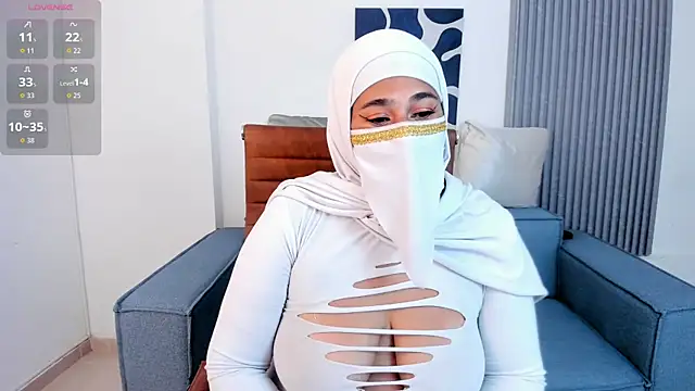 Snapshot of Thalia_hala chatting on 4, 5, 2026 Thalia hala online show from 4, 5, 2026