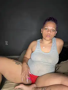 Snapshot of SHY_QUINN chatting on 4, 5, 2026 SHY QUINN online show from 4, 5, 2026