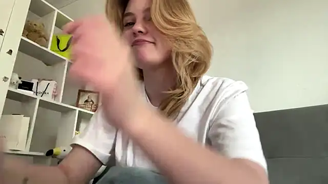 Snapshot of Delia_cute chatting on 4, 4, 2026 Delia cute online show from 4, 4, 2026