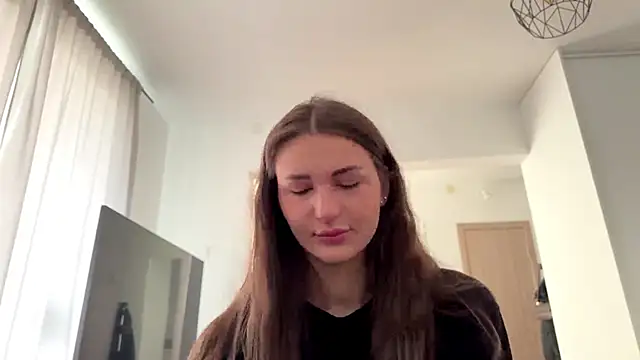 Snapshot of HallieHollo chatting on 16, 4, 2026 HallieHollo online show from 16, 4, 2026
