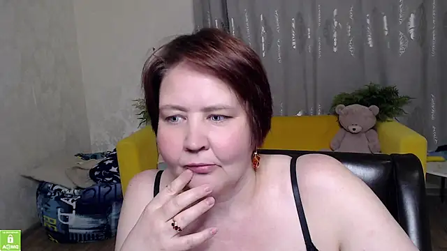 Snapshot of QUEEN02030 chatting on 8, 5, 2026 QUEEN02030 online show from 8, 5, 2026