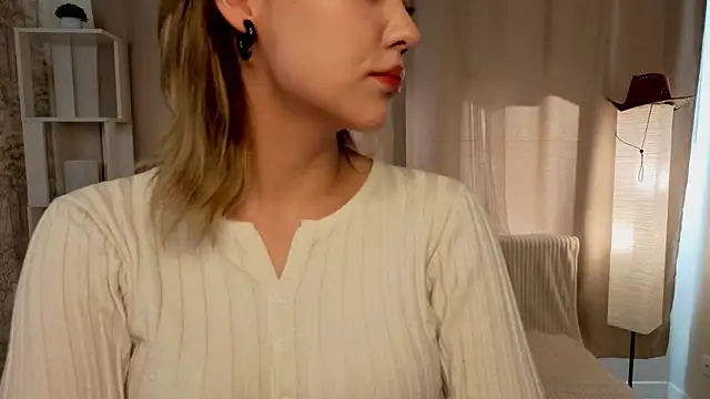 Snapshot of CythiaFelmet chatting on 4, 5, 2026 CythiaFelmet online show from 4, 5, 2026