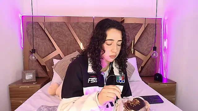 bella swwan  online show from 11, 7, 2026