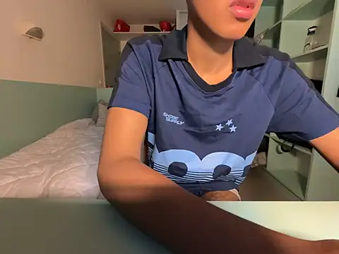 Snapshot of Rebeu_77 chatting on 15, 7, 2026 Rebeu 77 online show from 15, 7, 2026