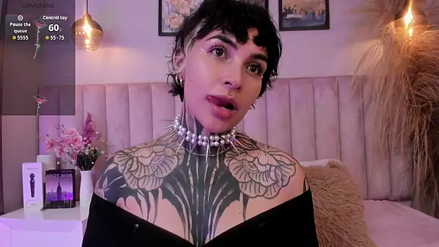Luana fiore online show from 5, 4, 2026
