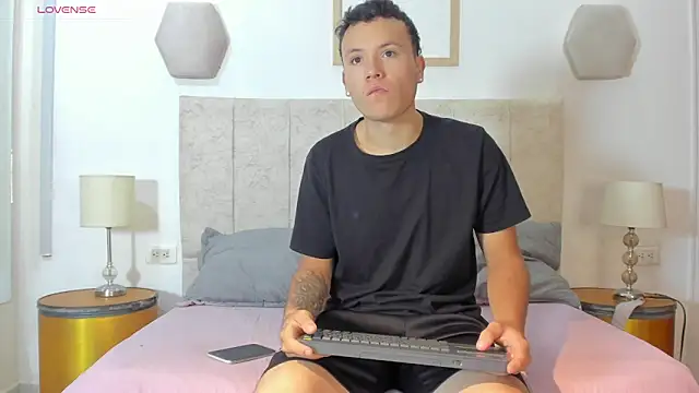 Snapshot of _blowsex_ chatting on 7, 4, 2026 blowsex online show from 7, 4, 2026