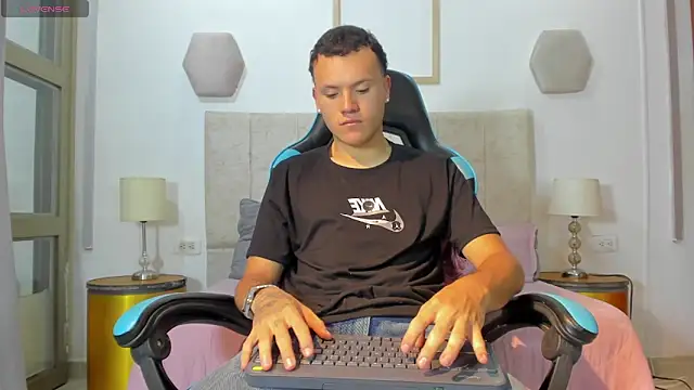 Snapshot of _blowsex_ chatting on 16, 4, 2026 blowsex online show from 16, 4, 2026