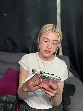 Snapshot of Lia_fire chatting on 19, 4, 2026 Lia fire online show from 19, 4, 2026