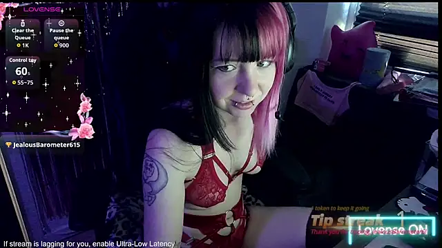 Snapshot of CutieTracer chatting on 4, 5, 2026 CutieTracer online show from 4, 5, 2026