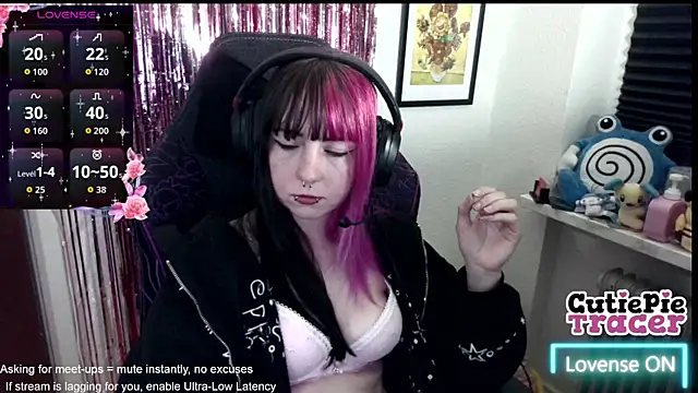 Snapshot of CutieTracer chatting on 17, 5, 2026 CutieTracer online show from 17, 5, 2026