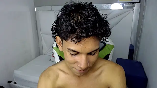 Taylorr junior  online show from 31, 3, 2026