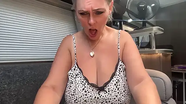 Snapshot of BustySwingingSlut chatting on 2, 7, 2026 BustySwingingSlut online show from 2, 7, 2026