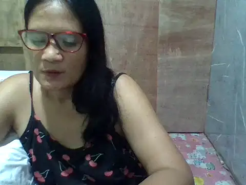 Snapshot of PinayZaira chatting on 6, 5, 2026 PinayZaira online show from 6, 5, 2026