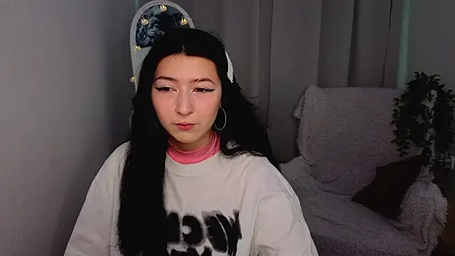 Snapshot of HanamiCei chatting on 14, 4, 2026 HanamiCei online show from 14, 4, 2026