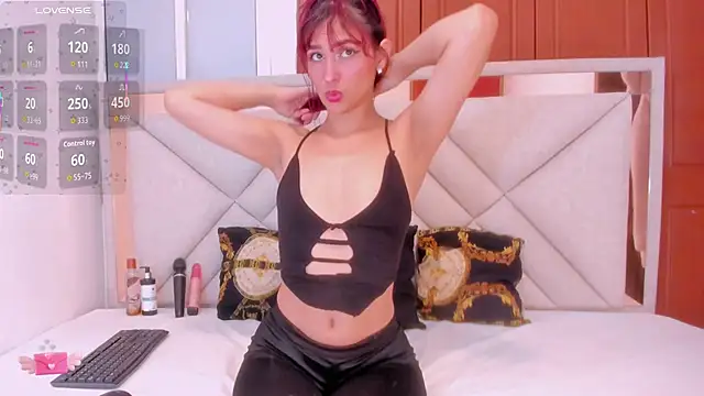 Snapshot of lili_blaze chatting on 28, 4, 2026 lili blaze online show from 28, 4, 2026