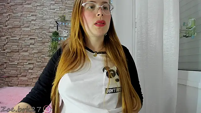 Snapshot of Zoe_brk chatting on 12, 6, 2026 Zoe brk online show from 12, 6, 2026