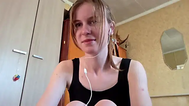 Snapshot of DonnaKuc chatting on 3, 4, 2026 DonnaKuc online show from 3, 4, 2026