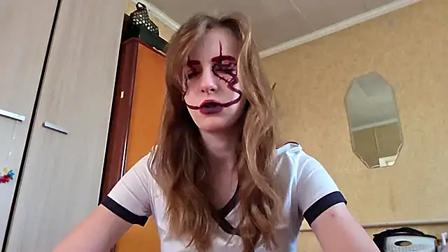 Snapshot of DonnaKuc chatting on 7, 4, 2026 DonnaKuc online show from 7, 4, 2026