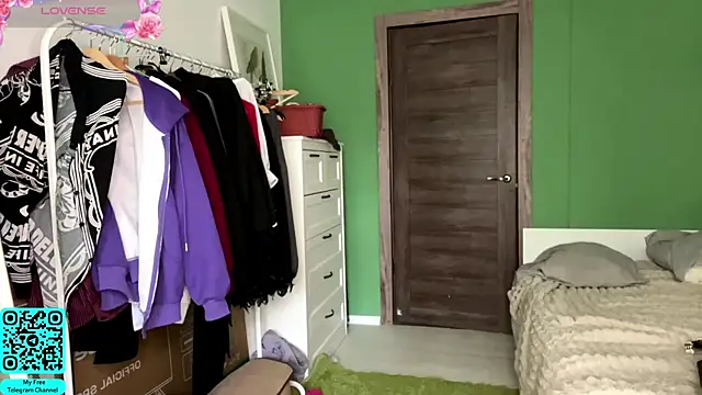 Snapshot of MadalynNosel chatting on 27, 5, 2026 MadalynNosel online show from 27, 5, 2026