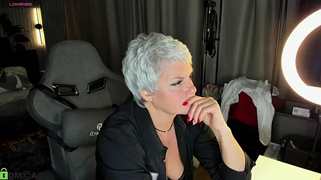 Snapshot of Linda_Zef1r chatting on 12, 5, 2026 Linda Zef1r online show from 12, 5, 2026
