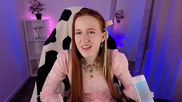 Snapshot of EvaBellea chatting on 8, 4, 2026 EvaBellea online show from 8, 4, 2026