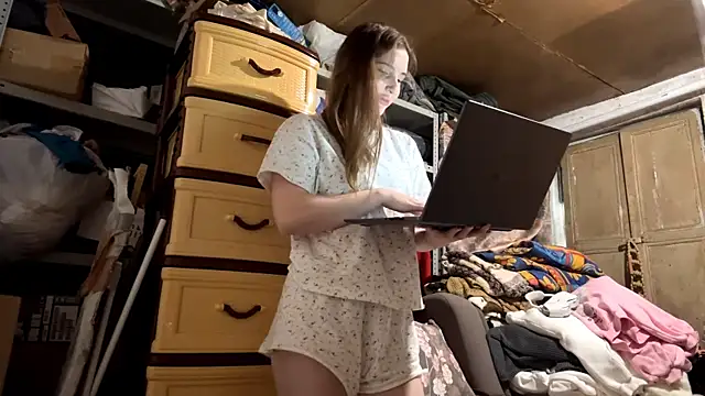 Snapshot of VelvetNoirra chatting on 4, 4, 2026 VelvetNoirra online show from 4, 4, 2026