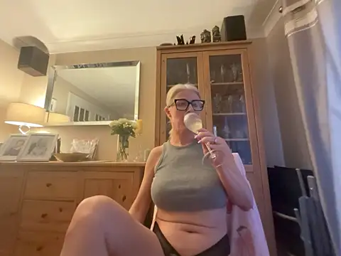 Laylaskyexx online show from 15, 6, 2026