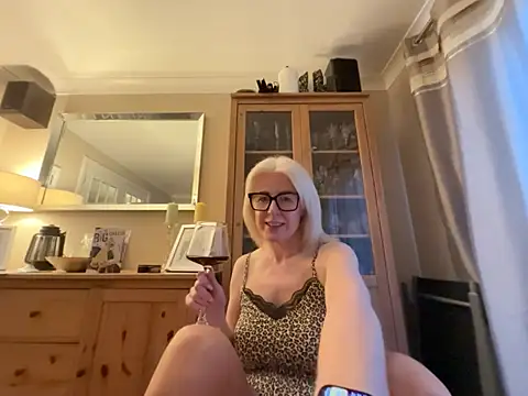Laylaskyexx online show from 24, 6, 2026
