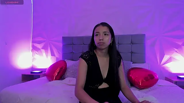 Snapshot of valen_Cg chatting on 7, 4, 2026 valen Cg online show from 7, 4, 2026