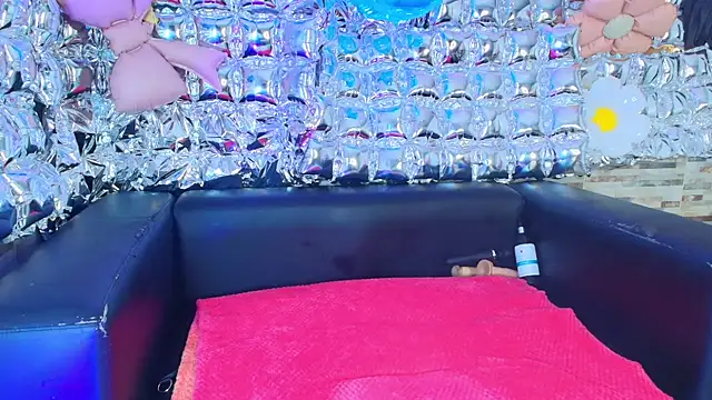 Snapshot of candy-paris chatting on 25, 5, 2026 candy-paris online show from 25, 5, 2026