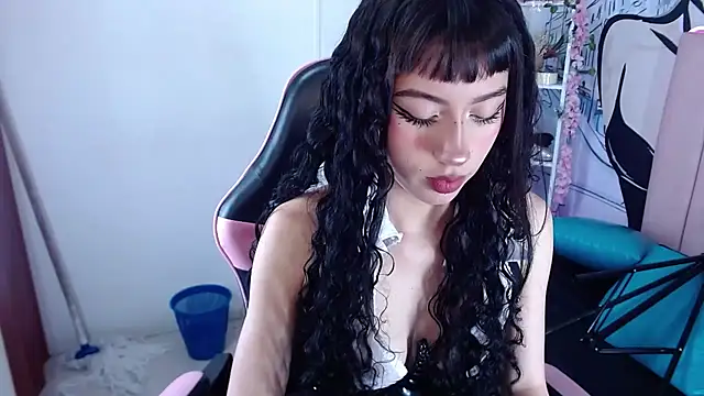 Snapshot of adulce_pinkcm chatting on 17, 5, 2026 adulce pinkcm online show from 17, 5, 2026