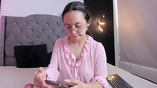 DaphneValucci online show from 8, 5, 2026