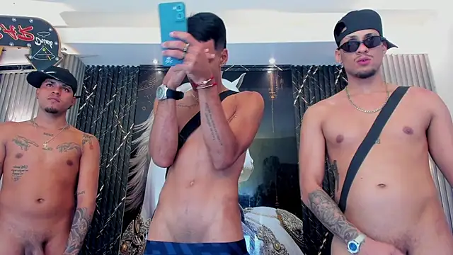 Snapshot of the_knights_of_the_night_ chatting on 16, 5, 2026 the knights of the night online show from 16, 5, 2026
