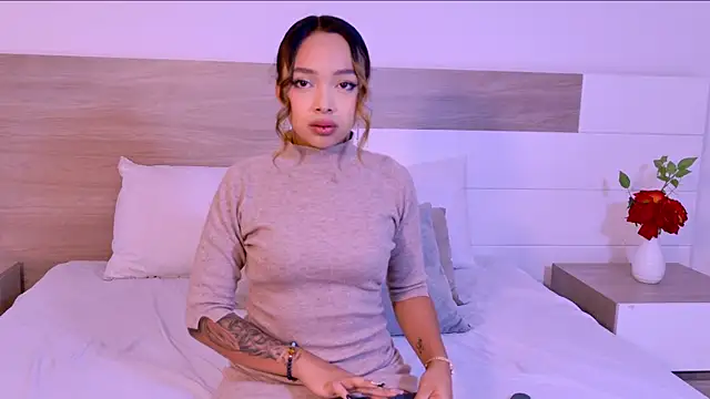 Snapshot of LaraBelmon chatting on 11, 4, 2026 LaraBelmon online show from 11, 4, 2026