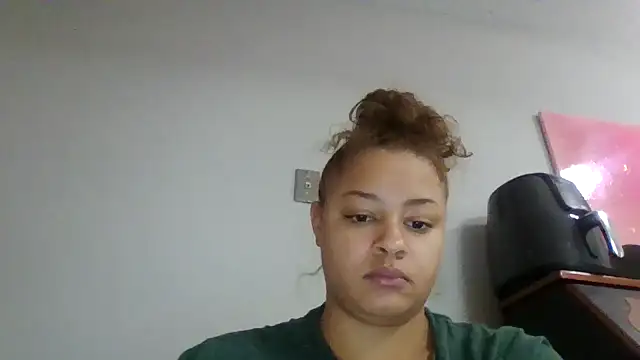 Snapshot of madzbailey chatting on 9, 4, 2026 madzbailey online show from 9, 4, 2026