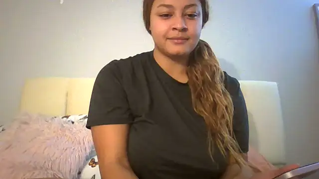 Snapshot of madzbailey chatting on 19, 4, 2026 madzbailey online show from 19, 4, 2026