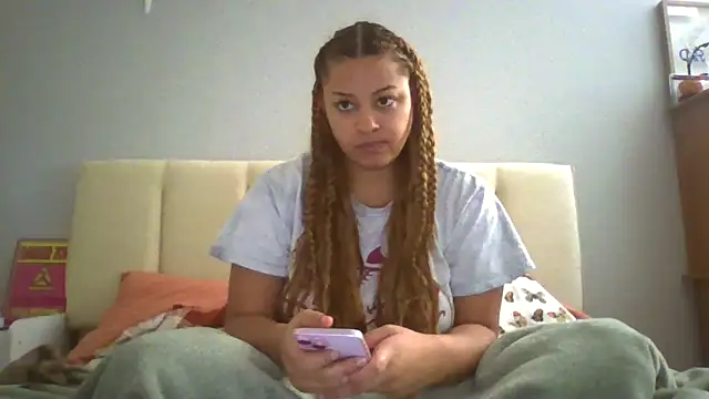 Snapshot of madzbailey chatting on 12, 5, 2026 madzbailey online show from 12, 5, 2026
