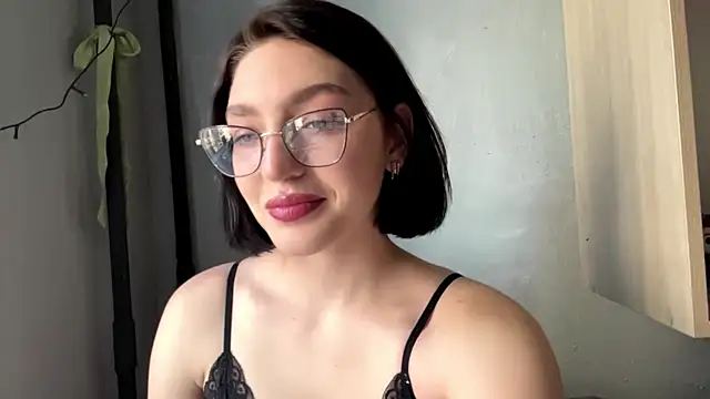 Snapshot of SinfulStarlight chatting on 4, 4, 2026 SinfulStarlight online show from 4, 4, 2026