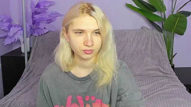 Kitty Blondie online show from 7, 4, 2026